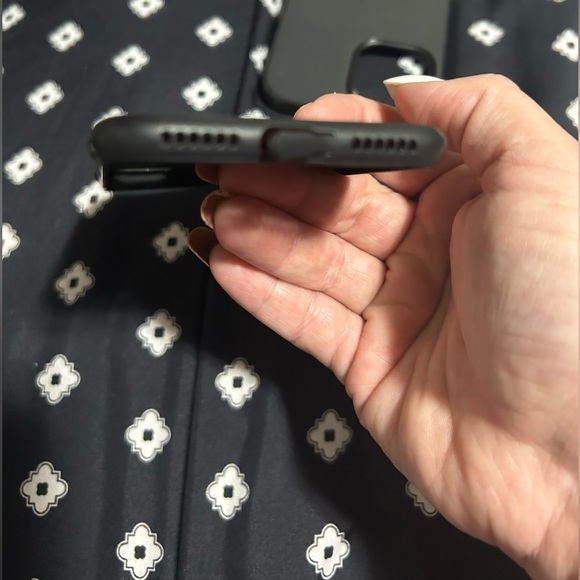 💰2/$10 iPhone 7/8/SE (2020) black rubber cell phone case - Picture 7 of 7